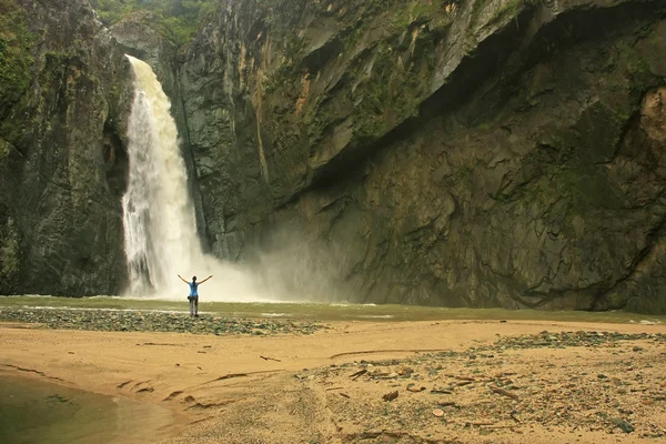 Salto jimenoa uno waterval, jarabacoa, Dominicaanse Republiek — Stockfoto