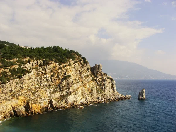 Sail rock poblíž Vlaštovčí hnízdo hradu, Krym — Stock fotografie