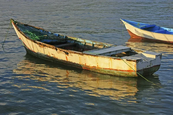 Oude boten in haven samana — Stockfoto