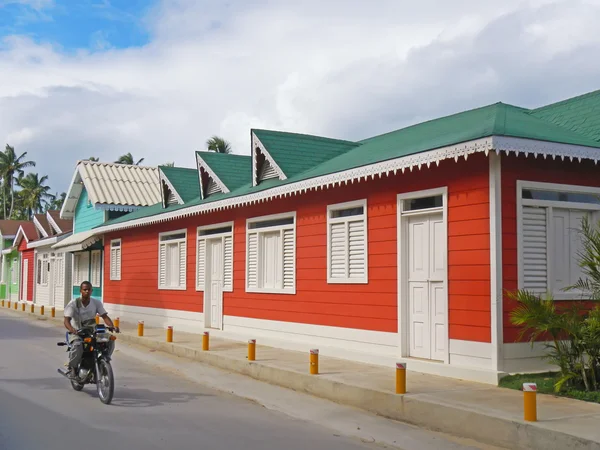 อาคารที่มีสีสัน, Las Terrenas — ภาพถ่ายสต็อก