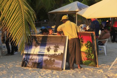 Yerel adam resimleri boca chica plajında satış