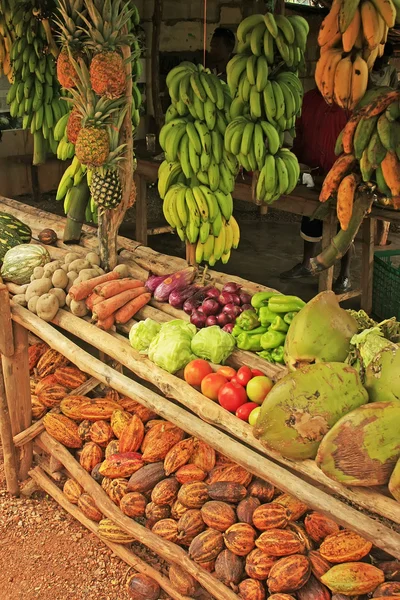 Puesto de frutas en pequeño pueblo, península de Samaná —  Fotos de Stock