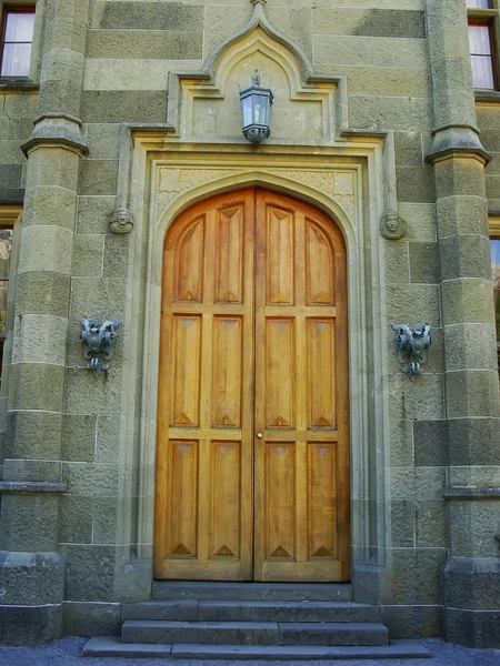 Entrance of nothern facade, Vorontsov palace, Alupka, Crimea — Stock Photo, Image