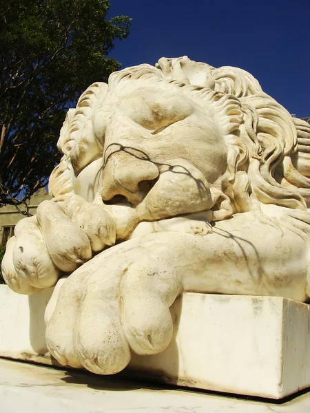 Sculptire van medici Leeuw, zuidelijke gevel van vorontsov paleis, een — Stockfoto