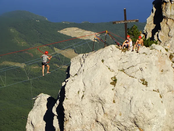 Horolezci na summitu ai-petri, Krym — Stock fotografie