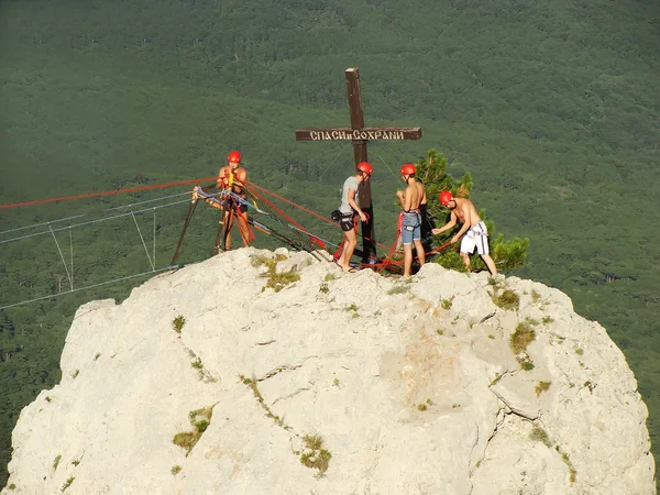 Horolezci na summitu ai-petri, Krym — Stock fotografie