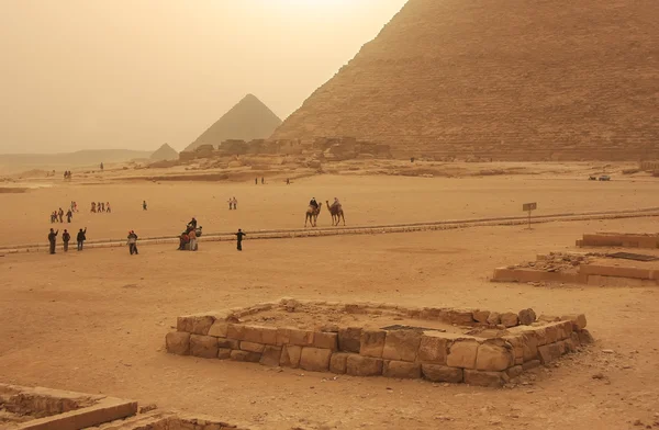 Giza Plateau em uma tempestade de areia, Cairo — Fotografia de Stock