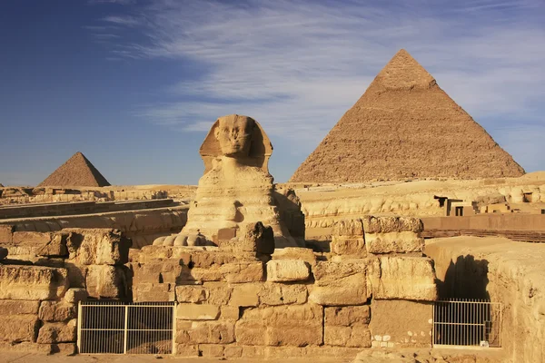 Sfinks i piramidy Chefrena, Kair, Egipt — Zdjęcie stockowe