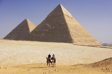 Giza, Kahire piramitlerin