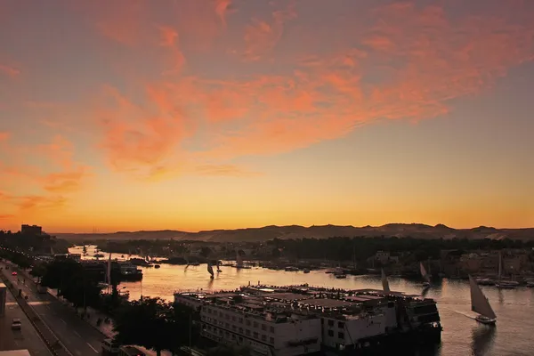 Zachód słońca nad rzeką Nilu Asuanu — Zdjęcie stockowe
