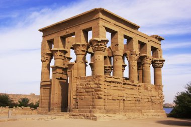 Trajan kiosk, Elefantin Tapınağı, göl Nasır
