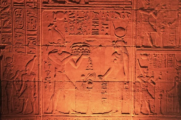 古代象形文字的菲莱神庙的墙上 — 图库照片