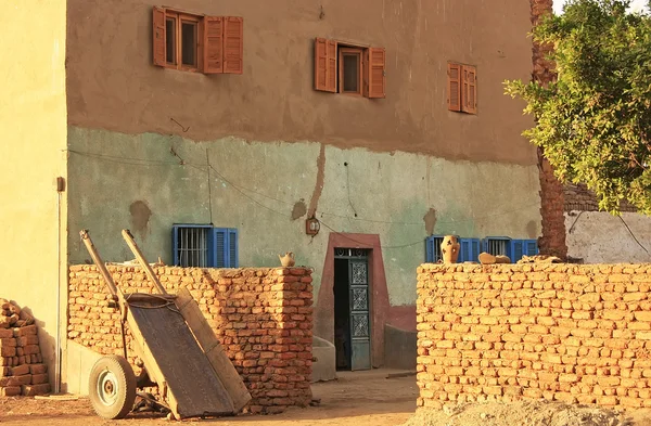 Old brick building on Banana island, Luxor — Stock Photo, Image