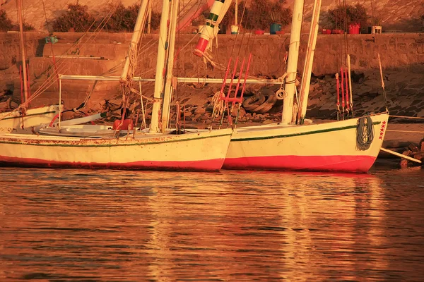 Barche Felucca al porto al tramonto, Luxor — Foto Stock