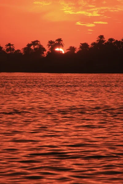 Zachód słońca nad rzeką Nilu luxor — Zdjęcie stockowe