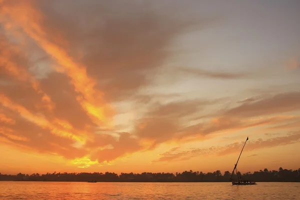 Закат на реке Нил, Луксор — стоковое фото
