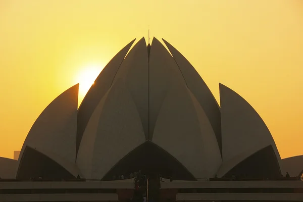 Świątynia lotosu o zachodzie słońca, new delhi — Zdjęcie stockowe