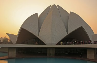 Lotus temple gün batımında, yeni delhi