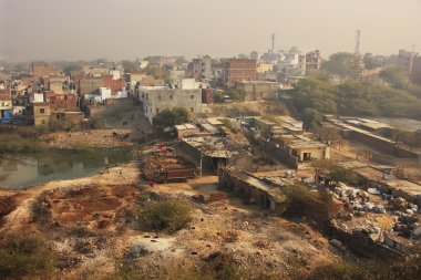 Yeni Delhi tughlaqabad kaleden görülen gecekondu