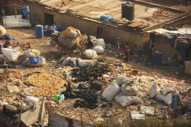 Yeni Delhi tughlaqabad kaleden görülen gecekondu