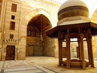 medrese Türbesi ve Camii, Kalavun kompleksi, Kahire
