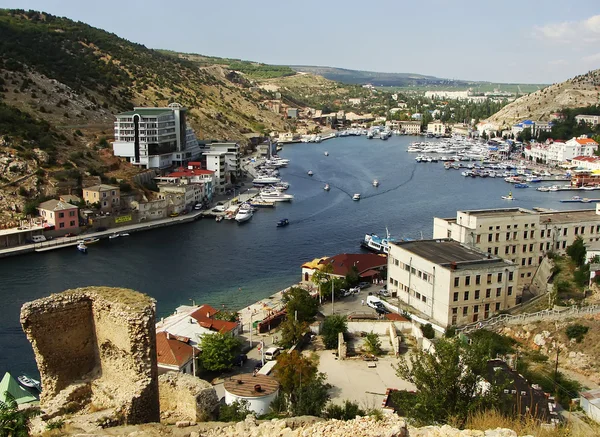 Balaklava Stadt und Balaklava Bucht, Krim — Stockfoto