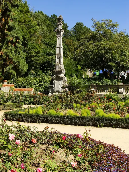 Jardín de flores en Masandra Palace, península de Crimea — Foto de Stock