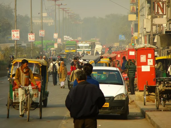 Ocupada calle de Delhi, India — Foto de Stock