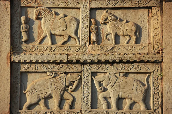 Decorative carving on the wall of 84-Pillared Cenotaph, Bundi, R — Stock Photo, Image