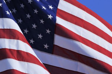 Amerikan bayrağına yaklaş.