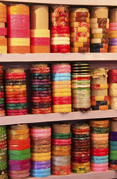 Anzeige von bunten Armbändern, Bundi, Rajasthan, Indien — Stockfoto