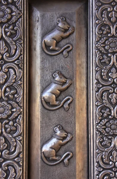 Detail pintu perak, Kuil Karni Mata, Deshnok, India — Stok Foto