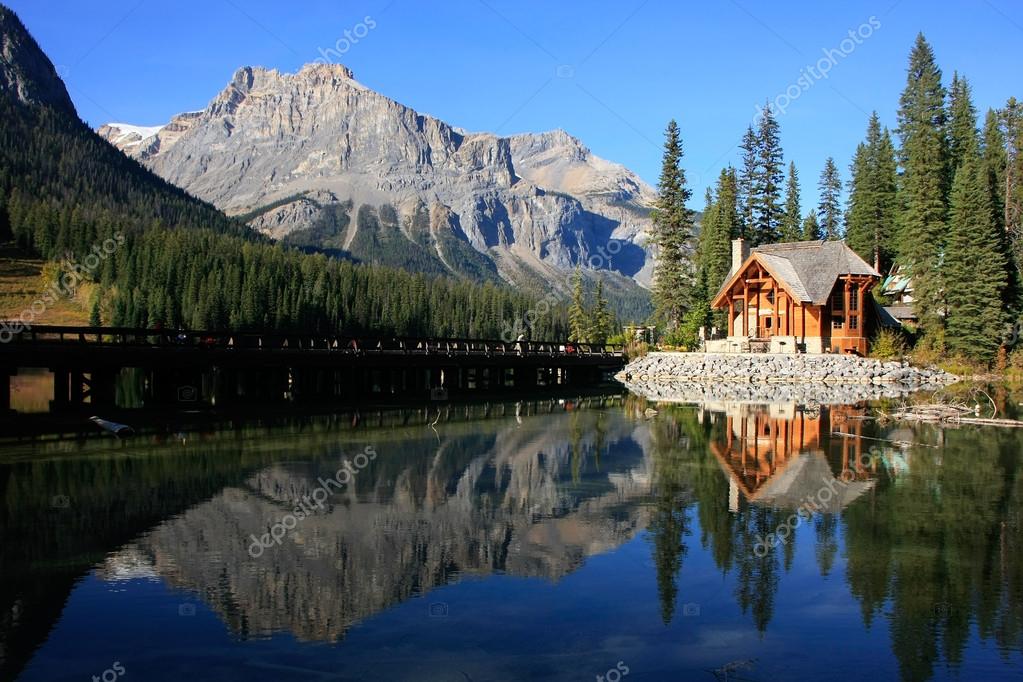 Holzhaus am smaragdgrünen See, YohoNationalpark, Kanada