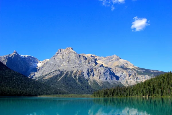 加拿大不列颠哥伦比亚省Yoho国家公园翡翠湖 — 图库照片