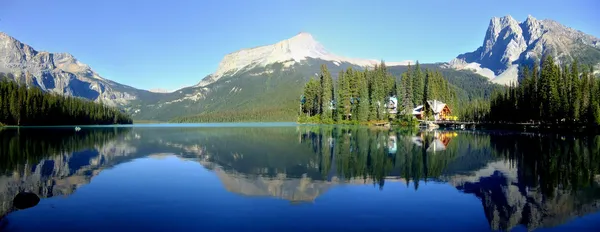 Panorama smaragdová jezera v národním parku yoho, Britská Kolumbie, — Stock fotografie