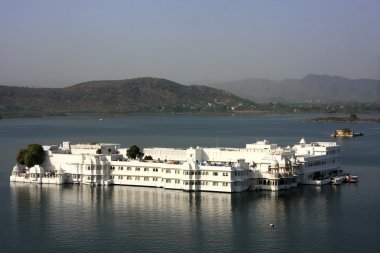Palacio del lago, jagniwas isla, udaipur, india