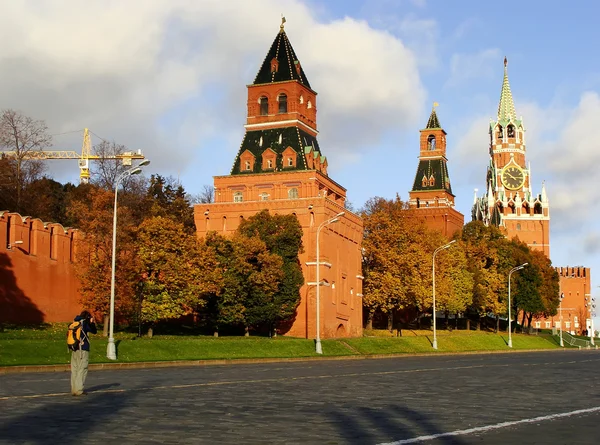 Кремлевская стена и Спасская башня, Москва, Россия — стоковое фото