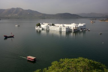 Palacio del lago, jagniwas isla, udaipur, india