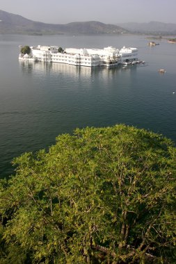 Palacio del lago, jagniwas isla, udaipur, india