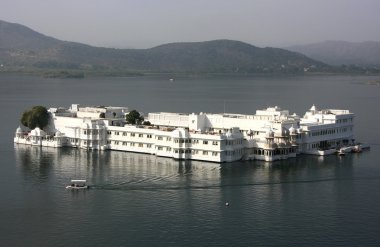Palacio del lago, jagniwas isla, udaipur, india