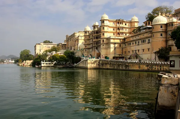 Stad paleis complex, udaipur, rajasthan, india — Stockfoto