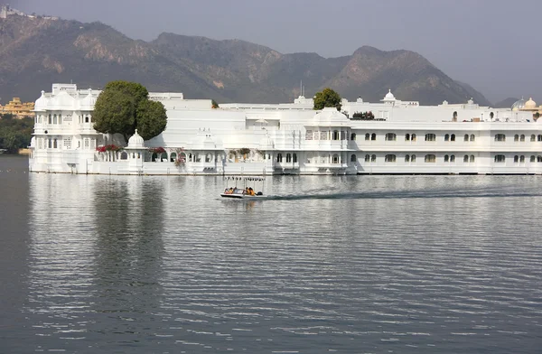Lake palace, jagniwas sziget, udaipur, india — Stock Fotó