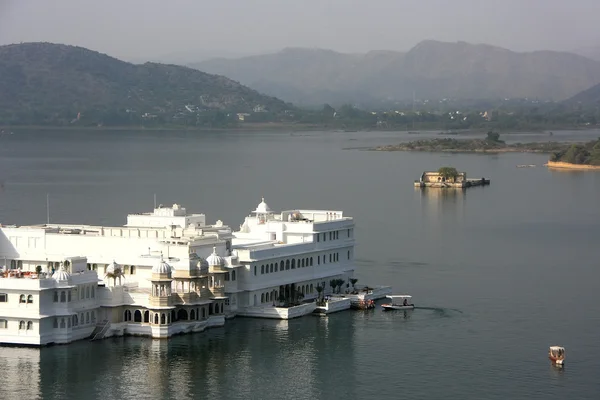 Lake Palace, Jagniwas island, Udaipur, India — Stock Photo, Image