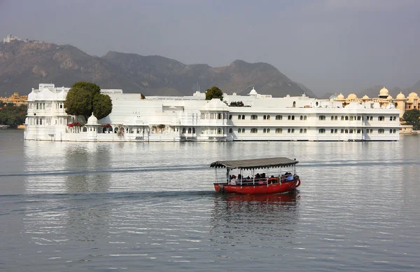 Jezero palác, jagniwas ostrov, udaipur, Indie — Stock fotografie