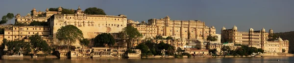 Panorama of City Palace complex, Udaipur, India — Stock Photo, Image