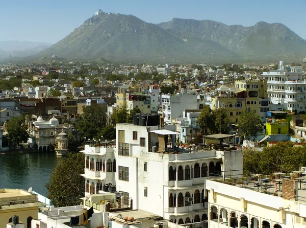 Sjön pichola och udaipur stad, rajasthan, Indien — Stockfoto