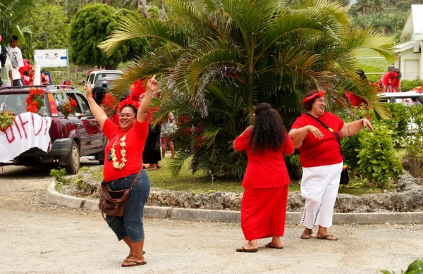 Menschen feiern die Ankunft fuifui moimoi auf der Insel Vavau, Tonga — Stockfoto