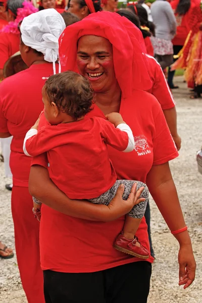 La gente celebra la llegada de Fuifui Moimoi a la isla de Vavau, Tonga — Foto de Stock