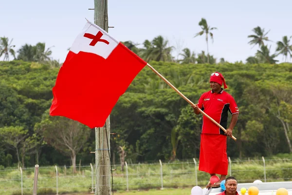 Tongan man feiern die Ankunft fuifui moimoi auf vavau island, ton — Stockfoto