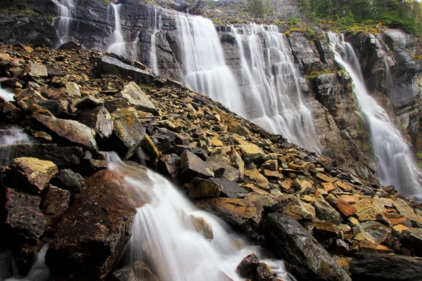 Wasserfälle mit sieben Schleiern, Lake o 'hara, Yoho Nationalpark, Kanada — Stockfoto